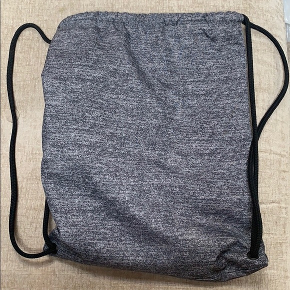 Gray Adidas string backpack - Picture 2 of 2